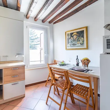 Historic Center Functional Apartment Parma