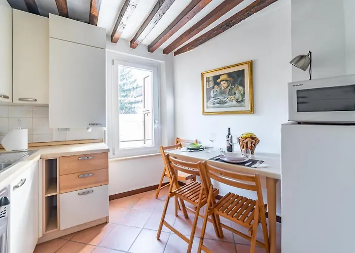 Historic Center Functional Apartamento Parma